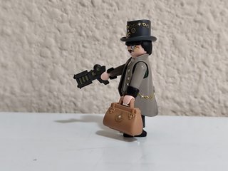 Playmobil Steampunk con maletín y arma futurista
