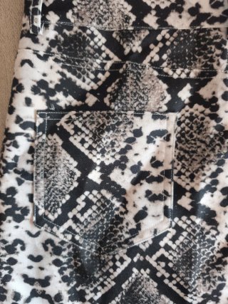 Falda estampada serpiente