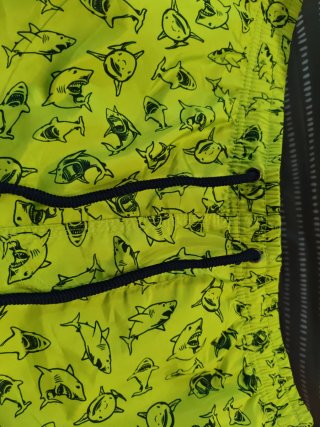Bañador tiburones amarillo