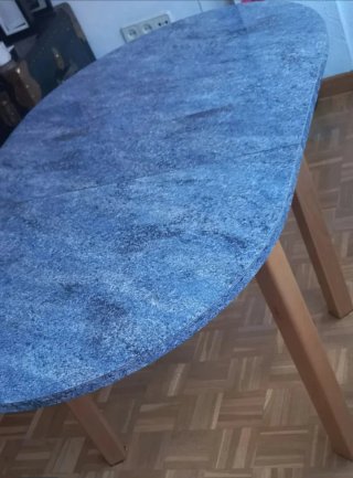 Mesa extensible y cuatro sillas para cocina
