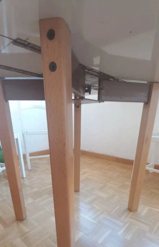 Mesa extensible y cuatro sillas para cocina