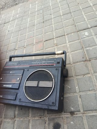 Radio Cassette Travis AM/FM non testato