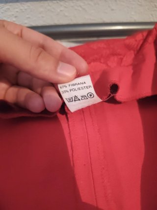 Vestido rojo con botones para oficina o eventos