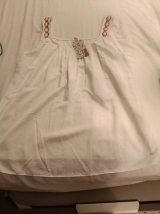 Blusa sin mangas bordada