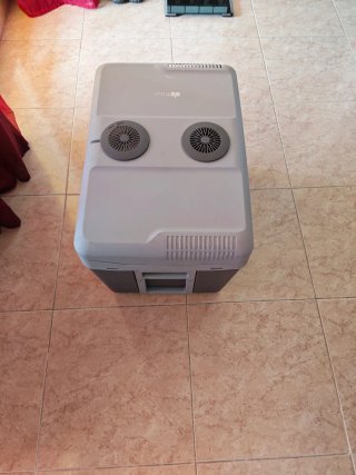 Nevera portátil termoeléctrica