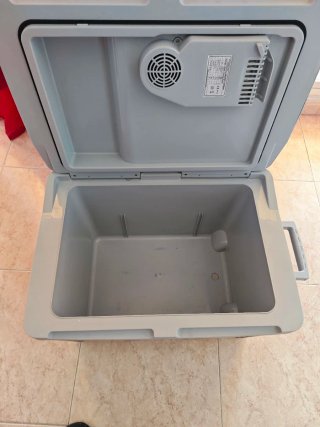 Nevera portátil termoeléctrica