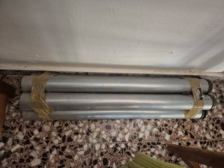 Tablero de madera para mesa, con patas.