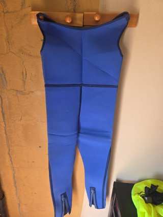 Traje de neopreno azul