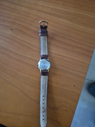 Reloj Helvetia Correa Marrón y Detalles Dorados