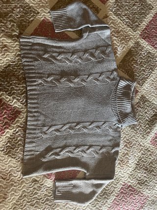 Jersey gris de punto con trenzas