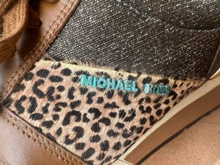 Zapatillas Michael Kors Marrones y Doradas