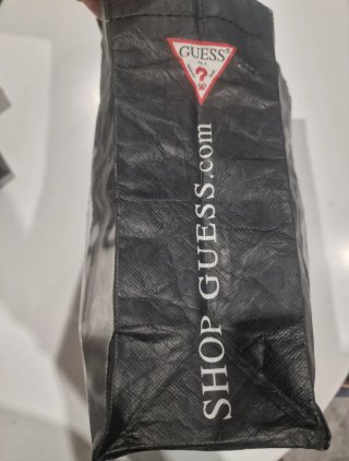 Bolsa Guess impermeable Gigi Hadid