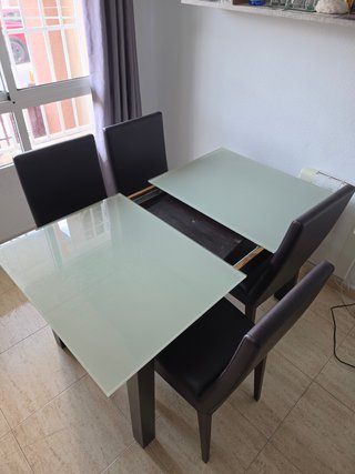 Mesa comedor cristal extensible + 4 sillas