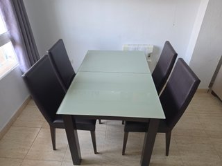 Mesa comedor cristal extensible + 4 sillas