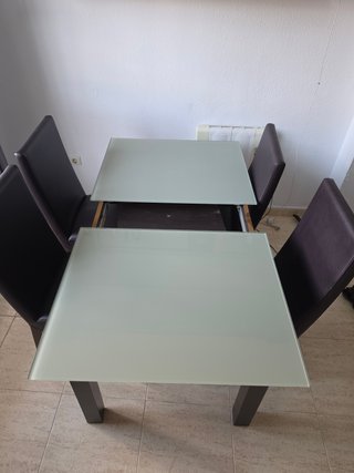 Mesa comedor cristal extensible + 4 sillas