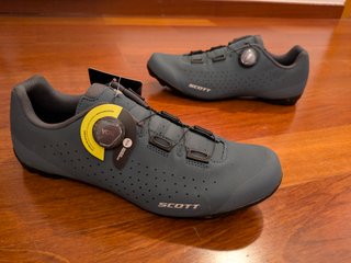 NUEVAS Zapatillas SCOTT GRAVEL PRO talla 44.