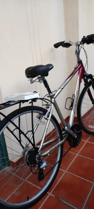 Bici Fuji Crosstown 2.0 Aluminio Suspensión delant