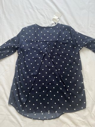 Blusa lunares azul marino Stradivarius