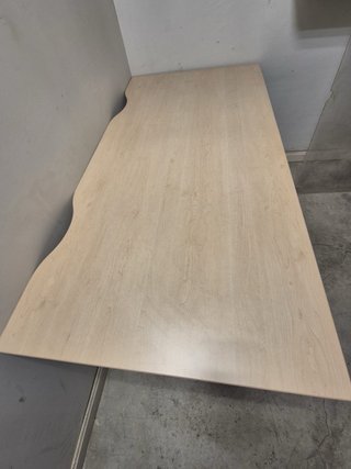 3 grandi scrivanie in legno e metallo