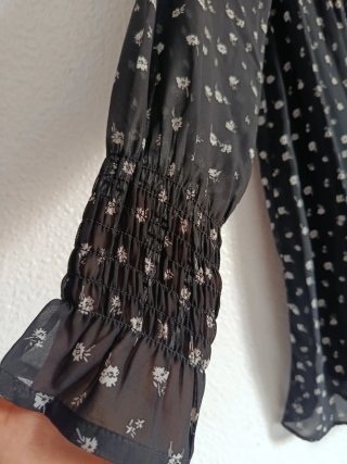 Vestido corto negro estampado floral