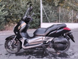 Yamaha XMAX 125cc Maxi-Scooter Negra