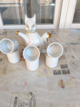 Chocolatera de porcelana con 6 tazas vasos