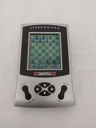 Ajedrez electrónico Millenium Chess & More 8 in 1.