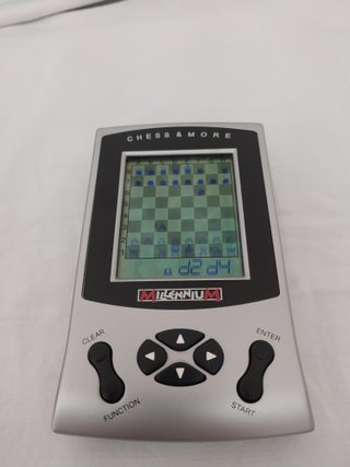 Ajedrez electrónico Millenium Chess & More 8 in 1.