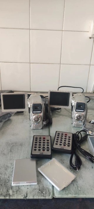 2 Videocámaras JVC Mini DV Plata