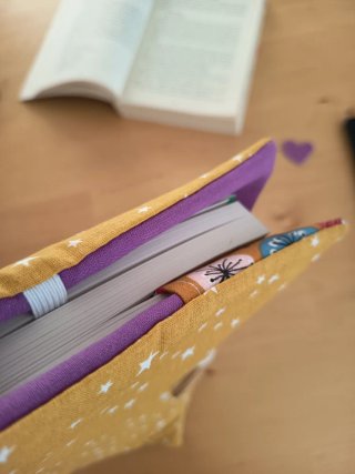 Custodia libro con stelle, bottone e cuore