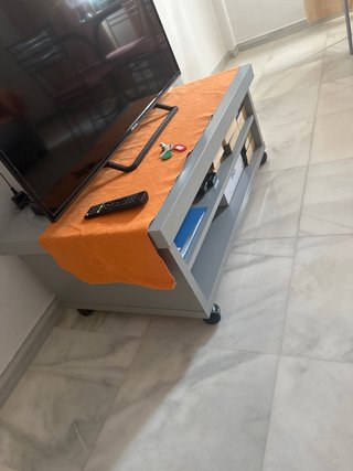 Mueble TV con ruedas