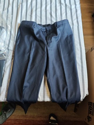 Pantalones de traje grises con raya diplomática