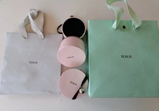 Cajas y bolsas Tous rosa y verde