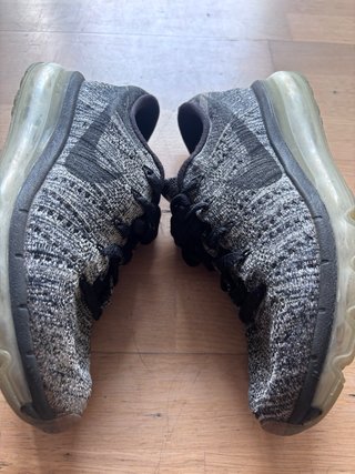 Zapatillas Nike Air Max grises y negras