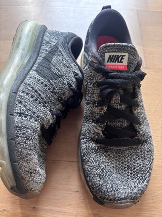Zapatillas Nike Air Max grises y negras
