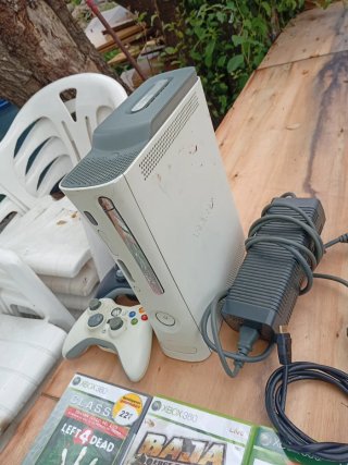 Xbox 360 + 16 Juegos + Accesorios