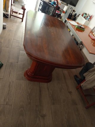 Mesa de salón de madera