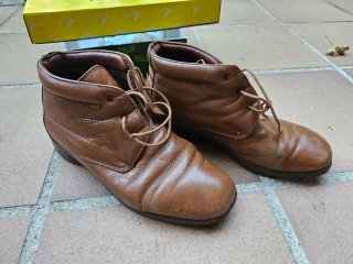 Botines de piel marrones