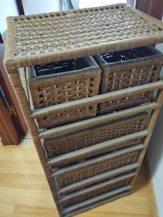 Cajonera de mimbre