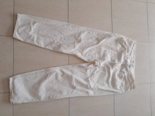 Pantalón vaquero Bershka hombre blanco