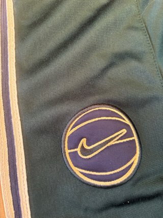 Chaqueta Vintage Nike  68 cm de largo y 53 de anch
