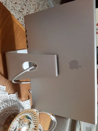 Apple Cinema Display  Monitor