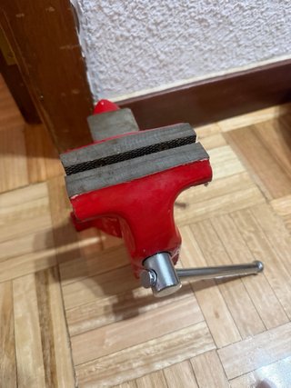 Mordaza de banco roja
