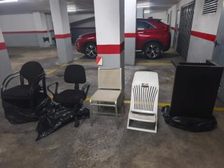 muebles, sillas, lampara, alfombra y sillon