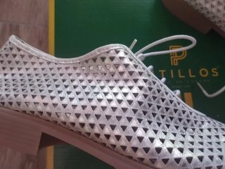 Zapatos Pitillos plateados.