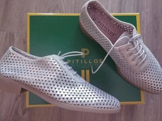 Zapatos Pitillos plateados.