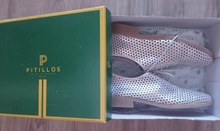 Zapatos Pitillos plateados.