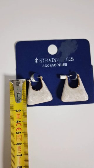 Pendientes Stradivarius Triángulo Blanco y Dorado