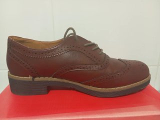 Zapatos de cordón granate