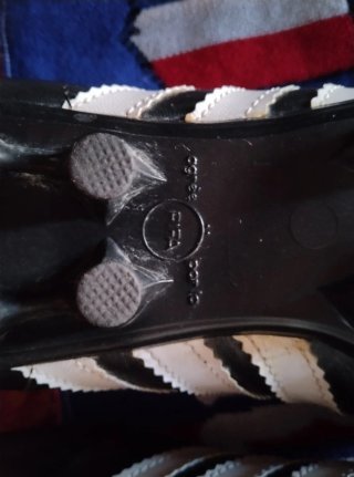 Botines de fútbol zegarra Fifa negros y blancos